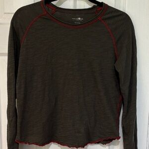 NATURAL LIFE Women’s Charcoal Long Sleeve Scoop Neck Top with Red Accents Sz M